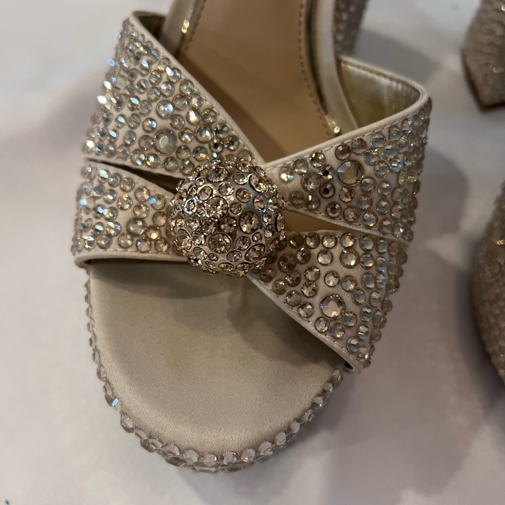 Elegant Rhinestone Embellished Platform Heels - Soft Gold - Picture 4 of 10